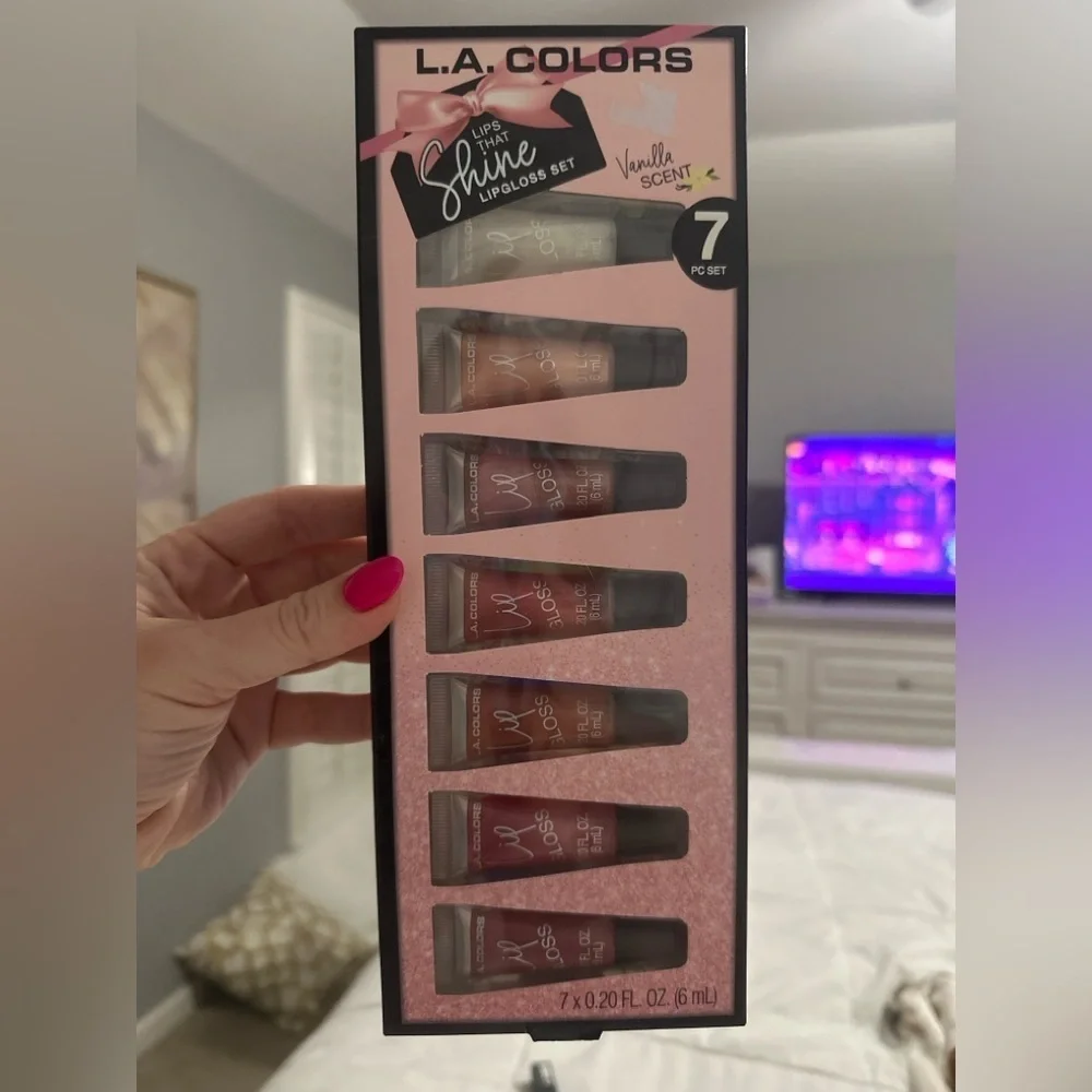 LA COLORS Lips That Shine 7 Pc Lipgloss Set Vanilla Scent Nude Pink Shimmer New